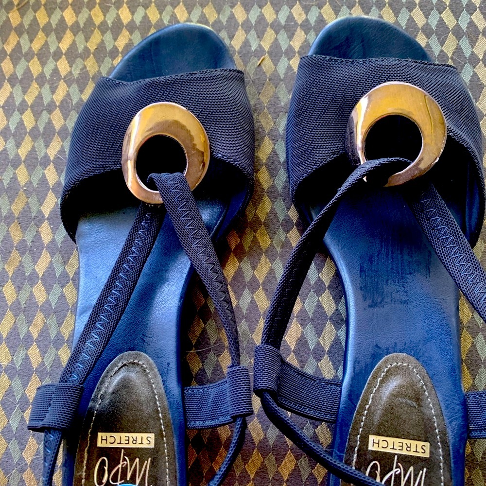 💚3/$25 Elegant Navy Blue Sandals with Dark Silver Ring Detail